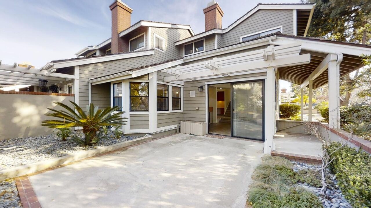 21 Catalina Ct in Manhattan Beach, CA - Building Photo