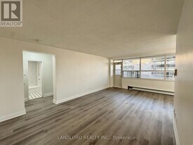 17 Gulliver Rd in Toronto, ON - Building Photo