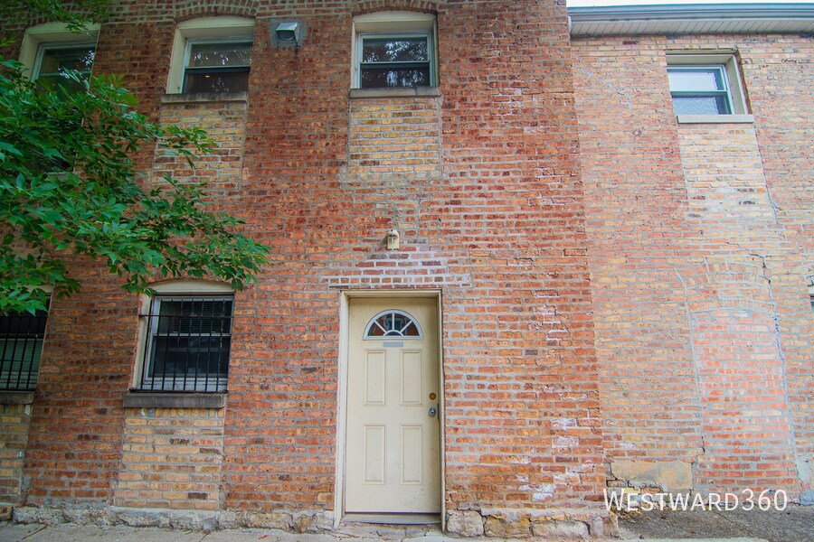 1756 W Crystal St in Chicago, IL - Building Photo
