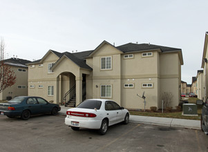 Hampton Place Estates in Boise, ID - Building Photo - Building Photo