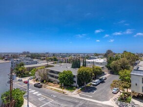 1330 Federal Ave, Unit 303 in Los Angeles, CA - Building Photo - Building Photo