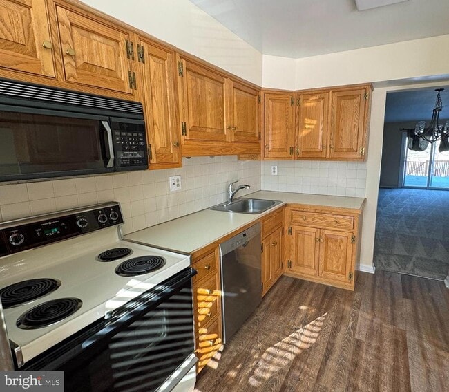 802 Seminole Gardens in Ambler, PA - Building Photo - Building Photo