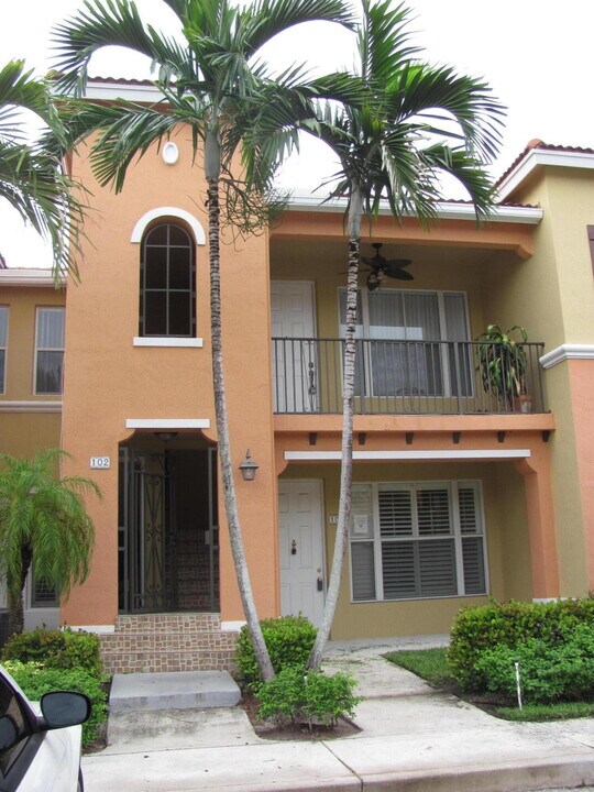 3569 Forest Hill Blvd in West Palm Beach, FL - Building Photo