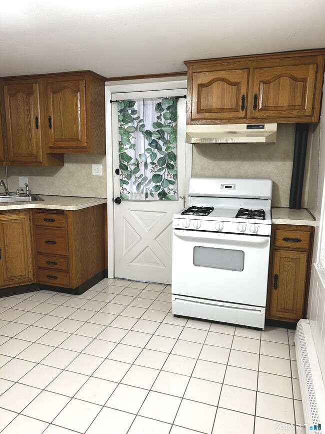 565 Main St in Southington, CT - Building Photo - Building Photo