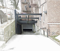 205 E 238th in Bronx, NY - Building Photo - Building Photo