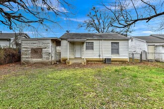 826 S Lyon St in Sherman, TX - Foto de edificio - Building Photo