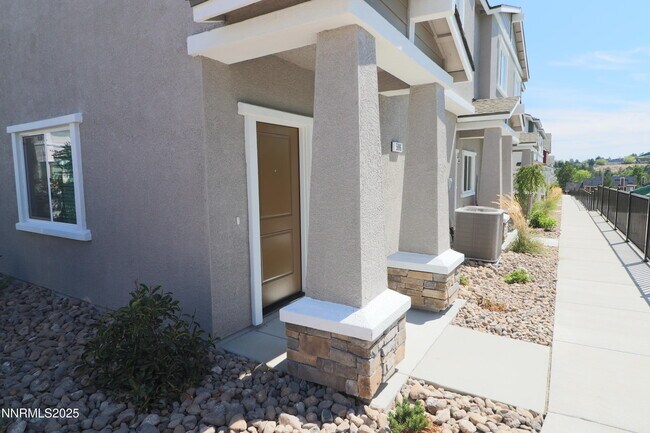 5886 Grand Row Wy in Reno, NV - Building Photo - Building Photo