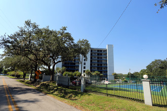 Dockside Condominiunm in Tampa, FL - Building Photo - Building Photo