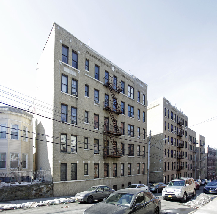 642-646 E 231st in Bronx, NY - Building Photo