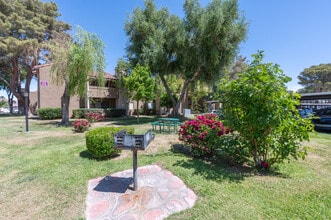 Northpointe Apartments in Las Vegas, NV - Foto de edificio - Building Photo