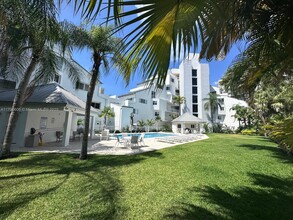 50 Ocean Lane Dr, Unit 101 in Key Biscayne, FL - Building Photo - Building Photo