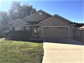 1819 Harbor Island Dr in Fleming Island, FL - Building Photo