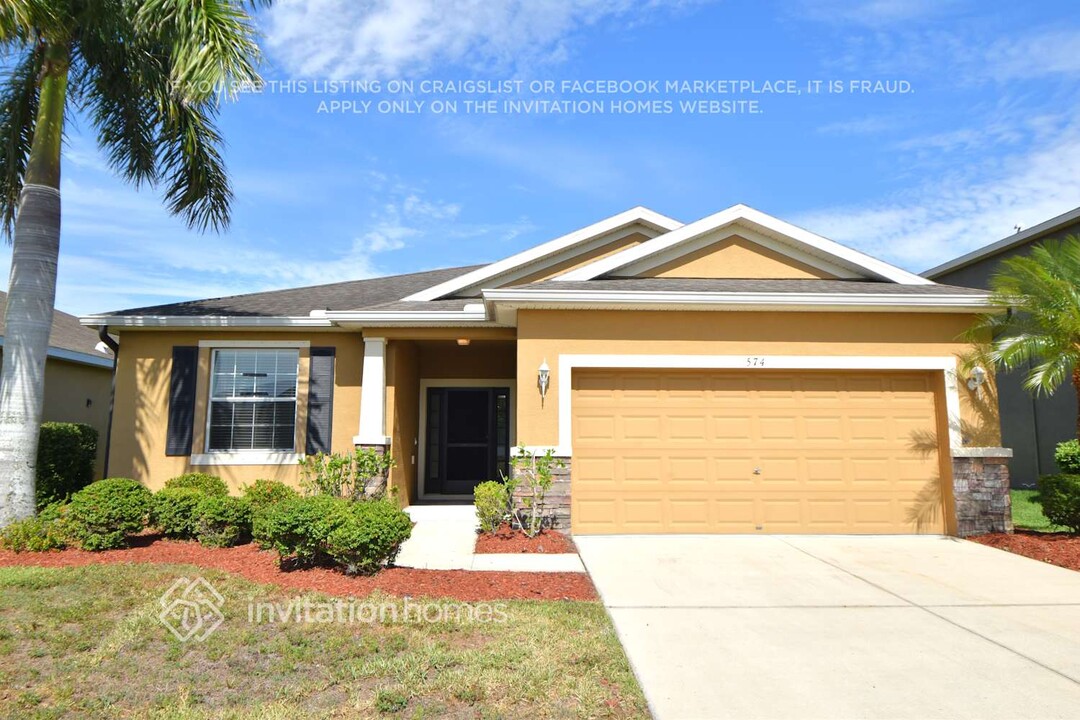 574 Vista Ridge Dr in Ruskin, FL - Building Photo