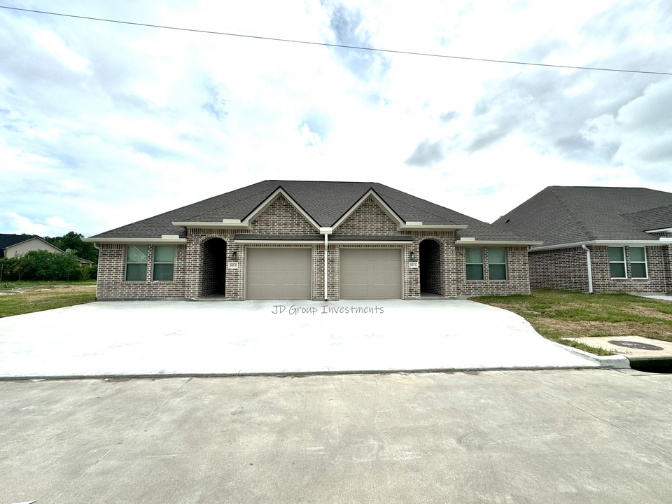 540 S 28th St, Unit A in Nederland, TX - Building Photo