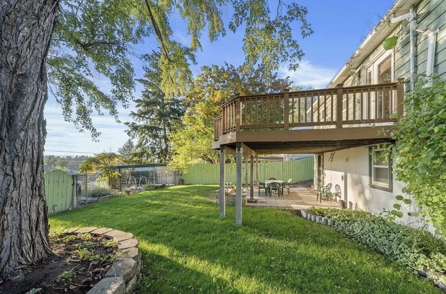 property at 5919 N Sutherlin St