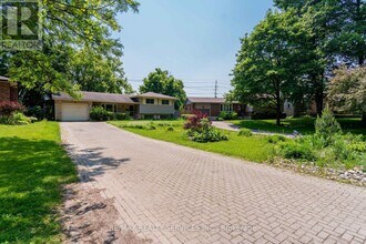 285 Thorncrest Dr in Waterloo, ON - Building Photo - Building Photo