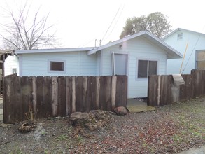 13760 Lakeshore Dr in Clearlake, CA - Building Photo - Building Photo