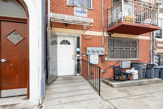 10218 Larue Ave in Corona, NY - Building Photo - Building Photo