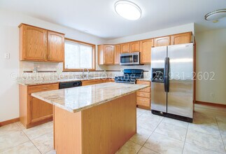 1315 Lakeview Rd in West Bend, WI - Building Photo - Building Photo