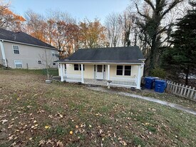 10074 Central Dr in Collegedale, TN - Building Photo