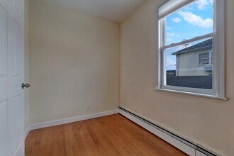 6940 Gouverneur Ave, Unit Floor2 in Arverne, NY - Building Photo - Building Photo