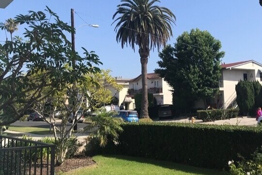 UNIQUE 6 UNIT BLDG.