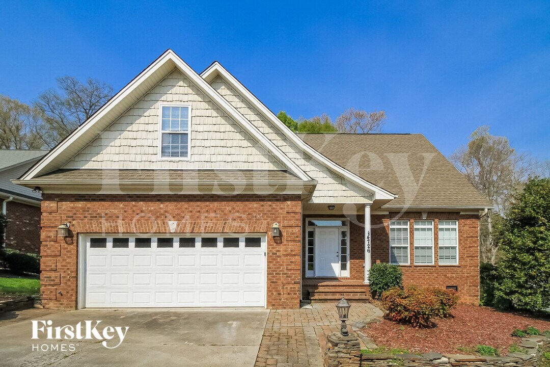 4726 Farm Bell Ct in Winston-Salem, NC - Foto de edificio