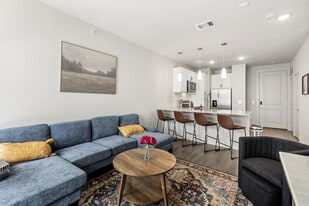 5820 1/2 Cameron Rd in Austin, TX - Building Photo