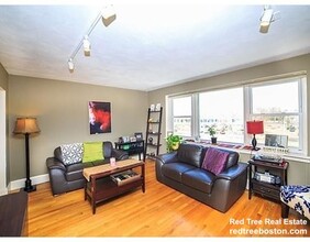 491 Arborway, Unit 23 in Boston, MA - Foto de edificio - Building Photo