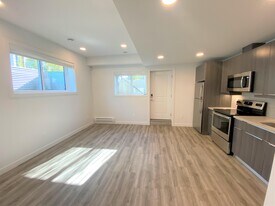 9905 151 St NW in Edmonton, AB - Building Photo