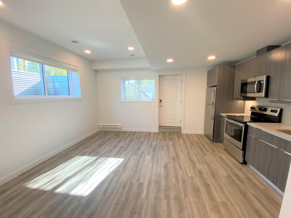 9905 151 St NW in Edmonton, AB - Building Photo