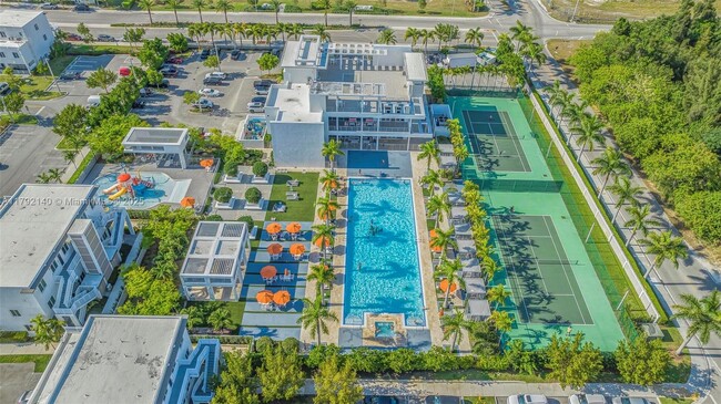 10373 NW 68th Ter in Doral, FL - Building Photo - Building Photo