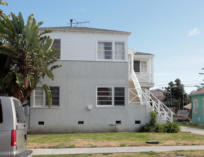 8122 Chestnut Ave in South Gate, CA - Building Photo - Building Photo