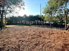 735 Bear Valley Pkwy in Escondido, CA - Building Photo - Building Photo