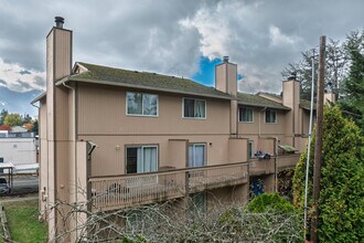 Sunset Square Apartments in Renton, WA - Building Photo - Building Photo