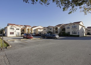 Martha's Apartments in Hialeah, FL - Building Photo - Building Photo