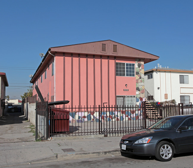 909 W 61st St in Los Angeles, CA - Building Photo - Building Photo