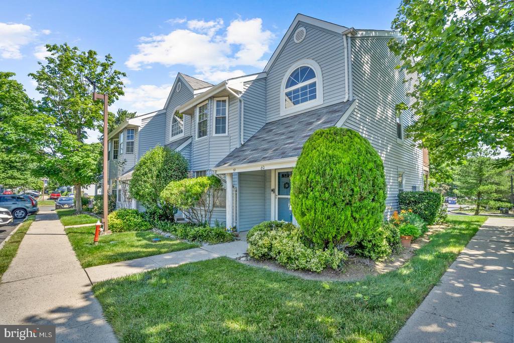 60 Tanglewood Ct in Monmouth Junction, NJ - Building Photo