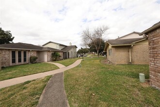 12861 High Star Dr in Houston, TX - Building Photo - Building Photo