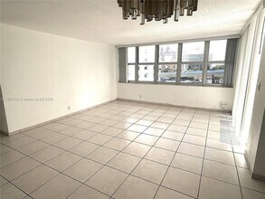 1825 S Ocean Dr, Unit 401 in Hallandale Beach, FL - Foto de edificio - Building Photo