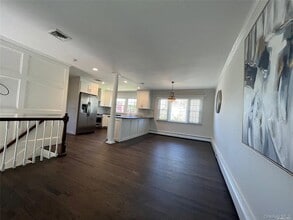 1 Cliftwood Dr in Halesite, NY - Building Photo - Building Photo