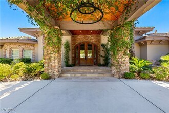 9813 Moon Valley Pl in Las Vegas, NV - Building Photo - Building Photo