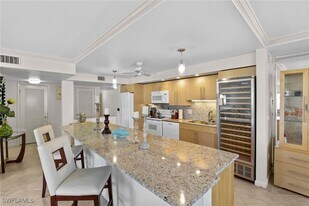 1930 Gulf Shore Blvd N in Naples, FL - Building Photo