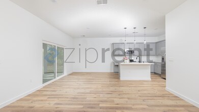 7104 N Maltese Dr in Citrus Springs, FL - Foto de edificio - Building Photo