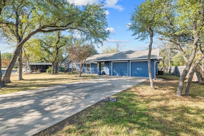 11904 Highland Oaks Trail in Austin, TX - Building Photo - Building Photo