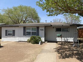 3704 32nd St in Lubbock, TX - Building Photo