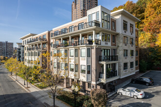 Infinity Edgewater in Edgewater, NJ - Foto de edificio - Building Photo