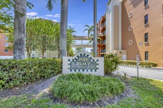 1620 Presidential Way, Unit 110 in West Palm Beach, FL - Building Photo - Building Photo