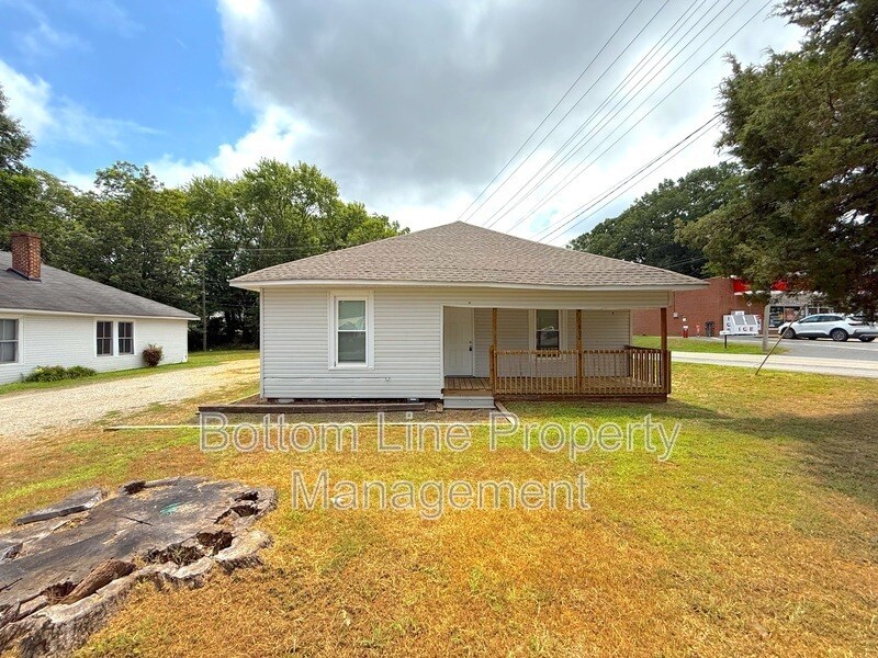 863 Old Charlotte Rd SW in Concord, NC - Building Photo