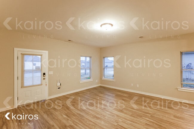 611 White Oak Cir in Lincoln, AL - Foto de edificio - Building Photo